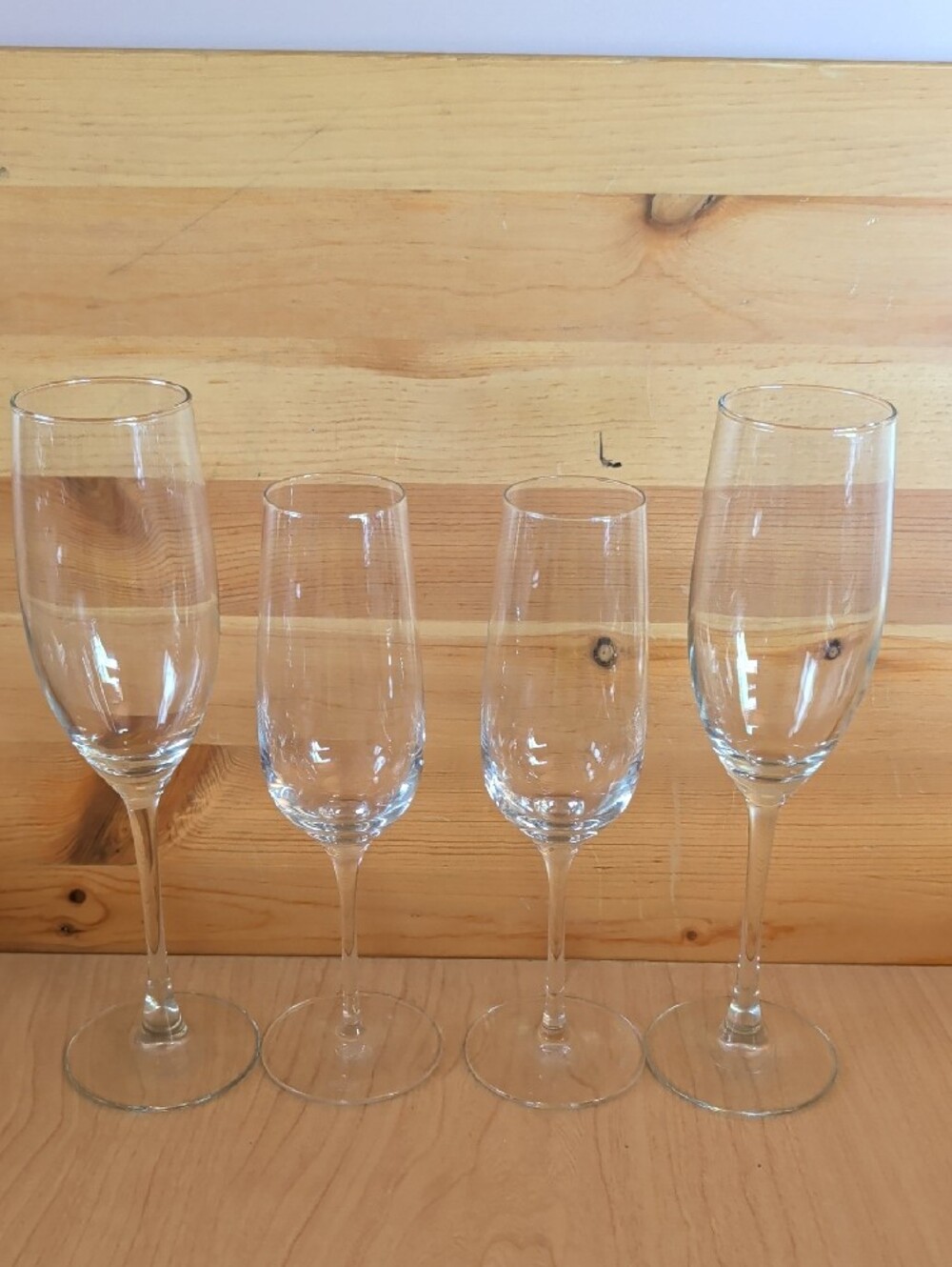 4 Clear Glass Champagne Flutes. 2 Tall & 2 Smaller. - Picture 2 of 6